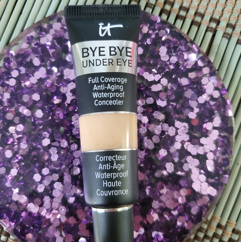 It Cosmetics ByeBye Under Eye Concealer Shade 22.0